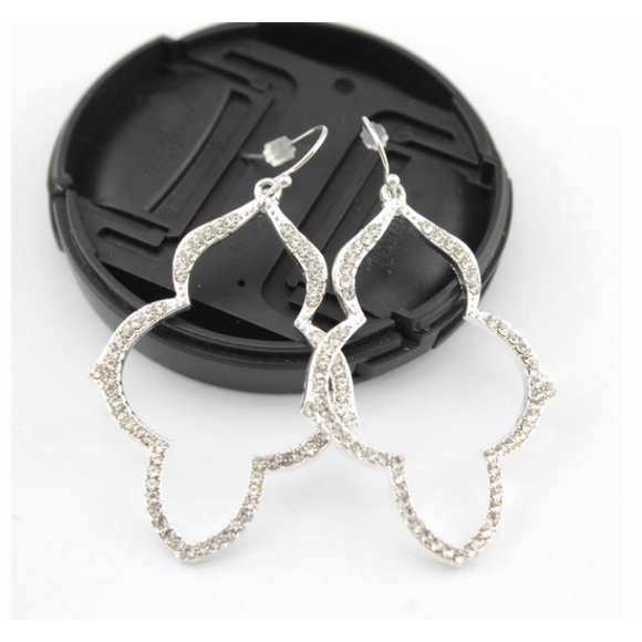 NEW 🌸💎 Rhinestone quatrefoil Silver Drop Earring - Picture 1 of 4